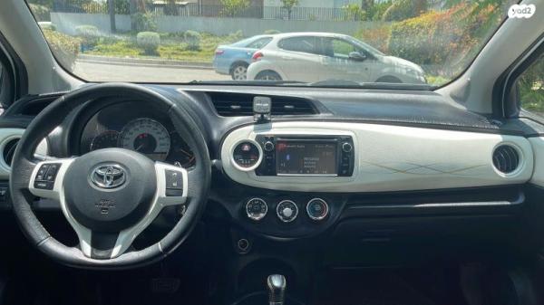 טויוטה יאריס Trend אוט' 1.3 (100 כ"ס) בנזין 2014 למכירה בנורדיה