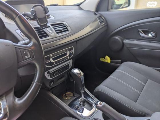 רנו מגאן אסטייט/ גראנד טור Expression אוט' 1.2 (132 כ''ס) בנזין 2016 למכירה בנתניה