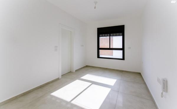 אהבת ציון 3 (שעריה)