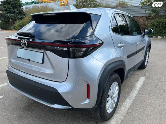 טויוטה יאריס קרוס Sky אוט' 1.5 (125 כ''ס) בנזין 2022 למכירה ברעננה