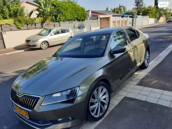 סקודה סופרב (עד 2019) Style אוט' 1.8 (180 כ''ס) בנזין 2016 למכירה בחיפה