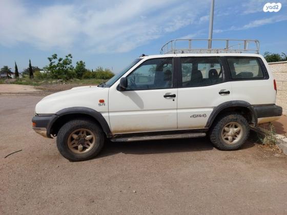 ניסאן טראנו ארוך 4X4 SR ידני 2.4 (118 כ''ס) בנזין 1997 למכירה בעפולה