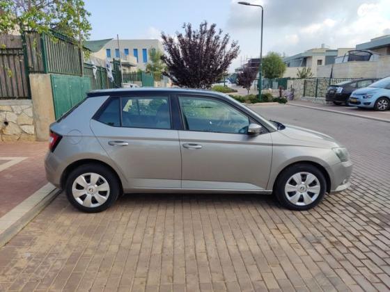 סקודה פאביה Ambition אוט' 1.2 (110 כ''ס) בנזין 2016 למכירה ביקיר