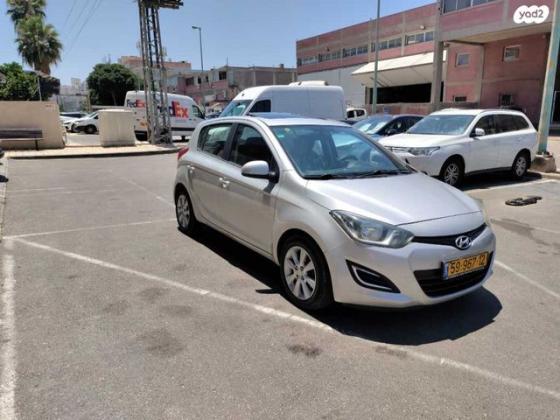 יונדאי i20 Inspire אוט' 1.4 (100 כ"ס) [2009-2015] בנזין 2012 למכירה בפתח תקווה