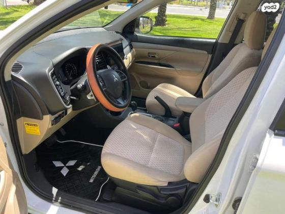 מיצובישי אאוטלנדר Instyle אוט' 7 מק' 2.0 (150 כ"ס) בנזין 2014 למכירה בבאר שבע