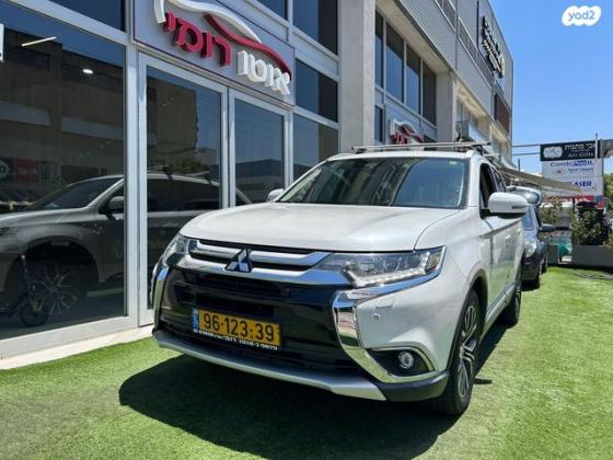 מיצובישי אאוטלנדר 4X4 Elite אוט' 7 מק' 2.0 (150 כ"ס) [2015 ואילך] בנזין 2017 למכירה בראשון לציון