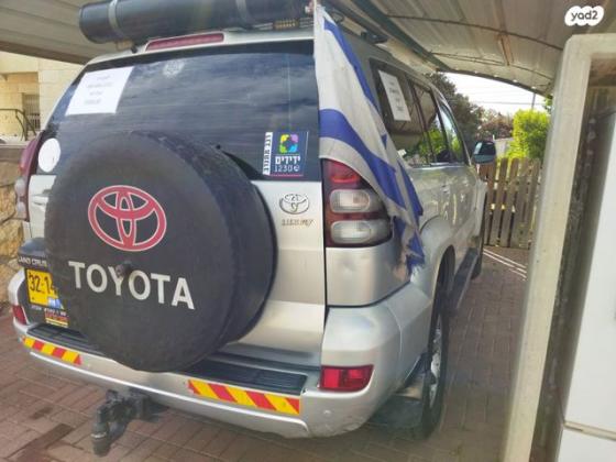 טויוטה לנד קרוזר ארוך 4X4 Luxury אוט' דיזל 8 מק' 3.0 (166 כ''ס) דיזל 2004 למכירה בשבי שומרון