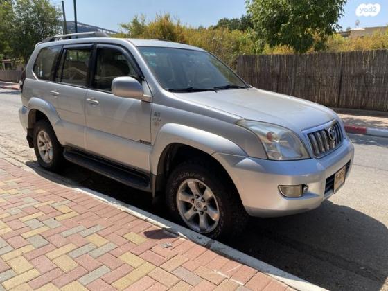 טויוטה לנד קרוזר ארוך 4X4 Luxury אוט' דיזל 8 מק' 3.0 (166 כ''ס) דיזל 2003 למכירה בכפר סבא