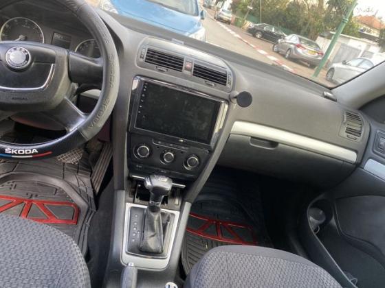 סקודה אוקטביה Ambiente אוט' 1.2 (105 כ''ס) בנזין 2011 למכירה ברעננה