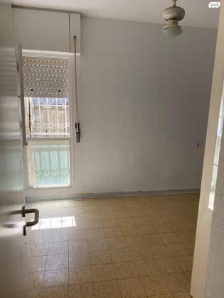 ליאון בלום 27 (רמת הדר)