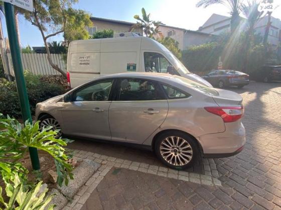 פורד פוקוס Titanium סדאן אוט' 2.0 (170 כ"ס) בנזין 2012 למכירה ברעננה