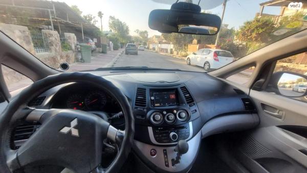 מיצובישי גרנדיס Executive אוט' 2.4 (165 כ"ס) בנזין 2011 למכירה בערד