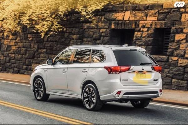 מיצובישי אאוטלנדר Premium אוט' 7 מק' 2.0 (150 כ''ס) בנזין 2018 למכירה בנס ציונה
