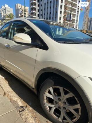 הונדה סיוויק האצ'בק החדשה Comfort אוט' 1.8 (140 כ''ס) בנזין 2011 למכירה בחדרה