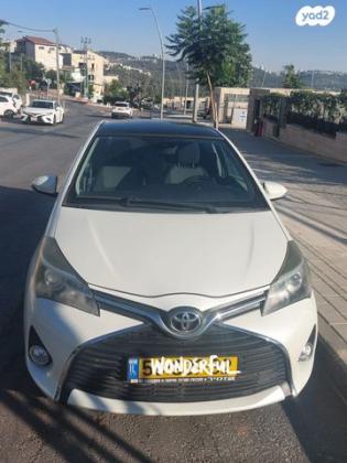טויוטה יאריס Sky אוט' 1.3 (99 כ"ס) בנזין 2015 למכירה במבשרת ציון