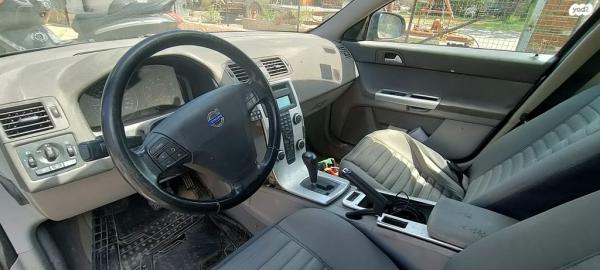 וולוו V50 Luxury אוט' 2.0 (145 כ''ס) בנזין 2011 למכירה בתל אביב יפו