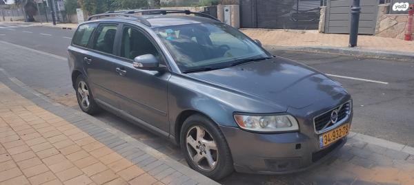 וולוו V50 Luxury אוט' 2.0 (145 כ''ס) בנזין 2011 למכירה בתל אביב יפו