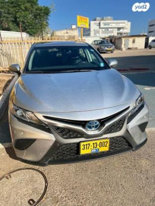 טויוטה קאמרי SE הייבריד אוט' 4 דל' 2.5 (211 כ''ס) בנזין 2020 למכירה בכפר סבא