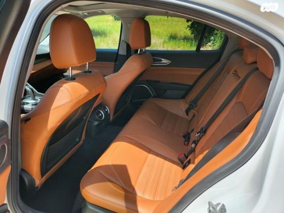 אלפא רומיאו ג'וליה Veloce RWD אוט' 2.0 (280 כ''ס) בנזין 2021 למכירה בפרדס חנה כרכור