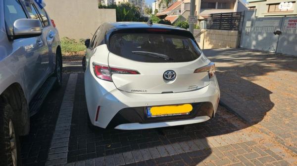 טויוטה קורולה הייבריד Comfort הצ'בק אוט' 1.8 (122 כ''ס) בנזין 2019 למכירה בפתח תקווה