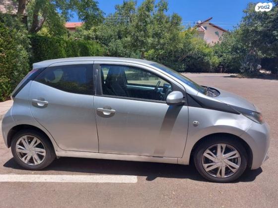 טויוטה אייגו (AYGO) X-Play אוט' 1.0 (69 כ"ס) בנזין 2016 למכירה בחיפה