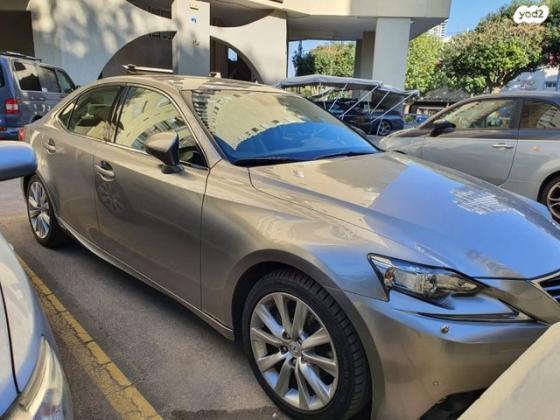 לקסוס IS300h Luxury הייבריד אוט' 2.5 (181 כ"ס) בנזין 2015 למכירה בתל אביב יפו