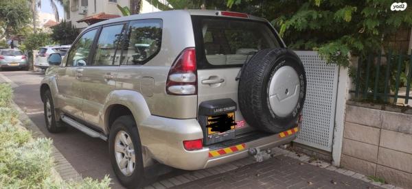טויוטה לנד קרוזר ארוך 4X4 Luxury אוט' דיזל 8 מק' 3.0 (166 כ''ס) דיזל 2004 למכירה בעתלית