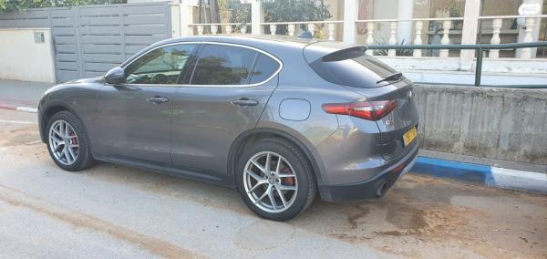 אלפא רומיאו סטלויו 4X4 First Edition SR אוט' 2.0 (280 כ''ס) בנזין 2018 למכירה בתל אביב יפו