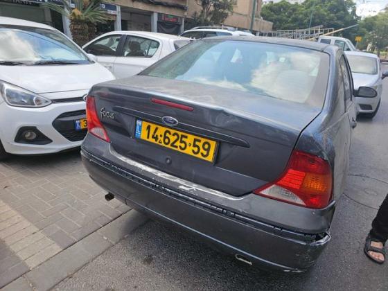 פורד פוקוס LX סדאן אוט' 1.6 (102 כ''ס) בנזין 2005 למכירה בהרצליה