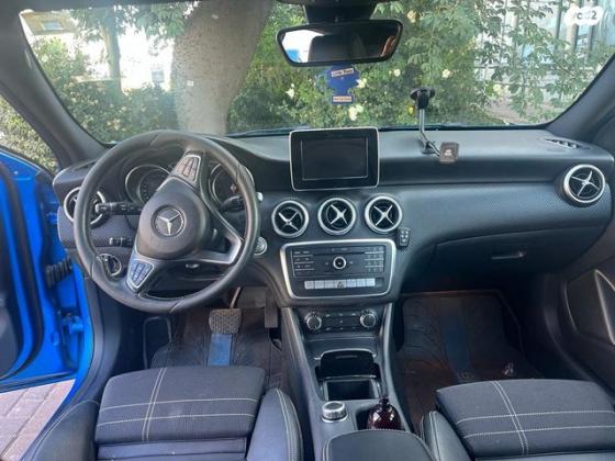 מרצדס A-Class A180 Urban אוט' 1.6 (122 כ"ס) בנזין 2017 למכירה בקרית אונו