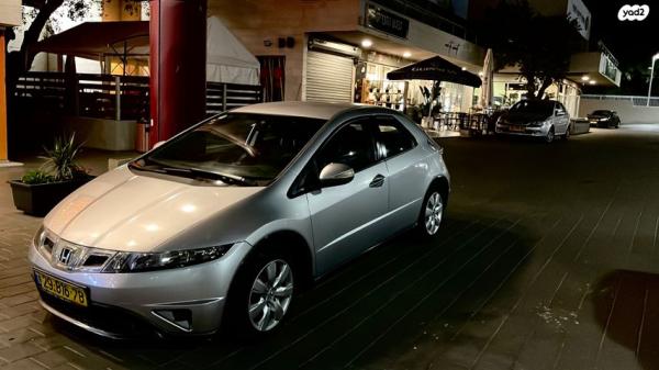 הונדה סיוויק האצ'בק החדשה Comfort אוט' 1.8 (140 כ''ס) בנזין 2011 למכירה בפרדס חנה כרכור