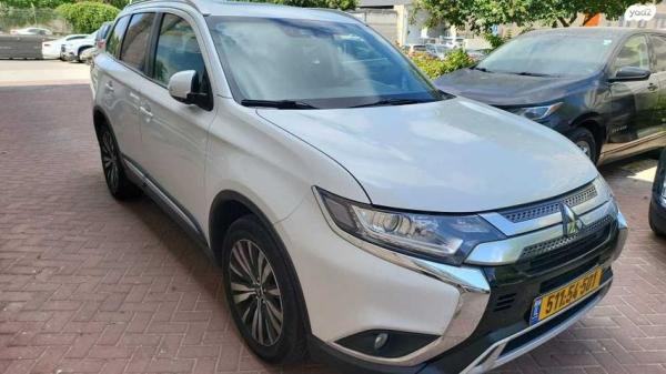 מיצובישי אאוטלנדר Instyle אוט' 7 מק' 2.0 (150 כ"ס) בנזין 2018 למכירה בלוד