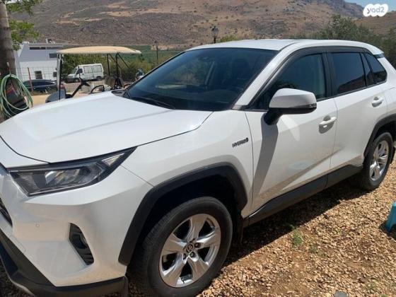 טויוטה RAV4 הייבריד E-xperience הייבריד 5 דל' אוט' 2.5 (178 כ''ס) בנזין 2021 למכירה במגדל