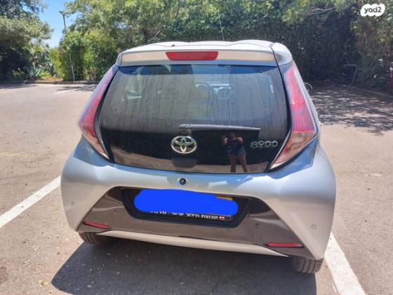 טויוטה אייגו (AYGO) X-Play אוט' 1.0 (69 כ"ס) בנזין 2016 למכירה בחיפה
