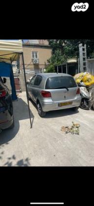 טויוטה יאריס Sol אוט' 1.3 (87 כ''ס) בנזין 2004 למכירה בגבעתיים