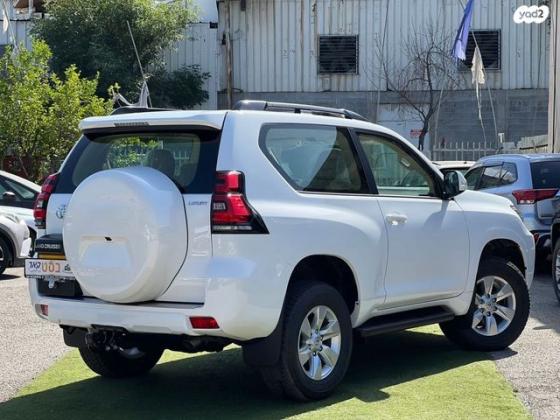 טויוטה לנד קרוזר קצר 4X4 Luxury SWB אוט' 3 דלתות דיזל 2.8 (204 כ''ס) דיזל 2023 למכירה בחיפה