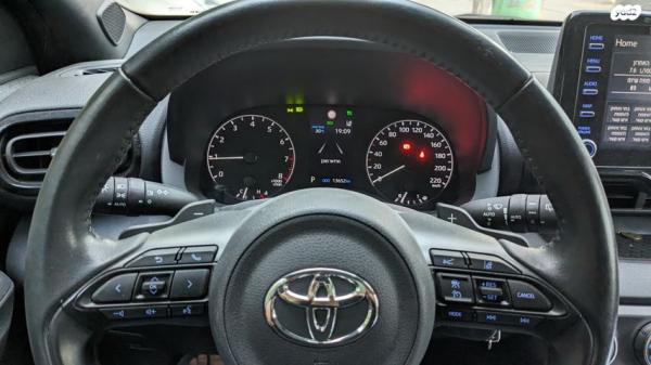 טויוטה יאריס Sky אוט' 1.5 (125 כ"ס) בנזין 2020 למכירה בפרדס חנה כרכור