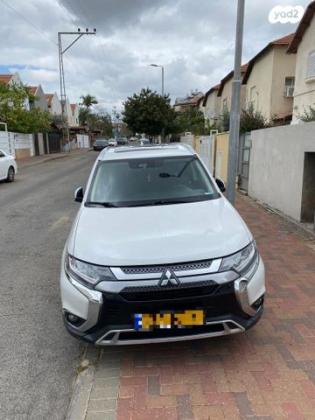 מיצובישי אאוטלנדר Instyle אוט' 7 מק' 2.0 (150 כ"ס) בנזין 2019 למכירה בקדימה צורן