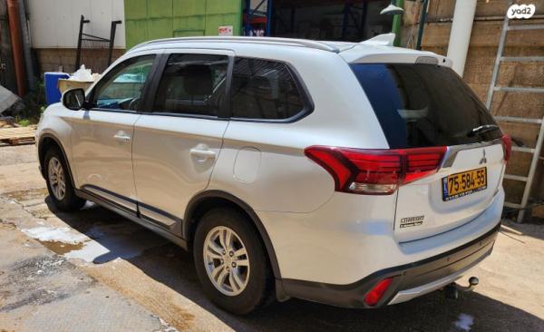 מיצובישי אאוטלנדר Instyle אוט' 7 מק' 2.0 (150 כ"ס) בנזין 2017 למכירה בקרית שמונה