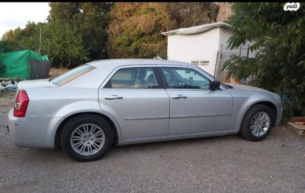 קרייזלר 300C LX אוט' 3.5 (249 כ''ס) בנזין 2009 למכירה בעדנים