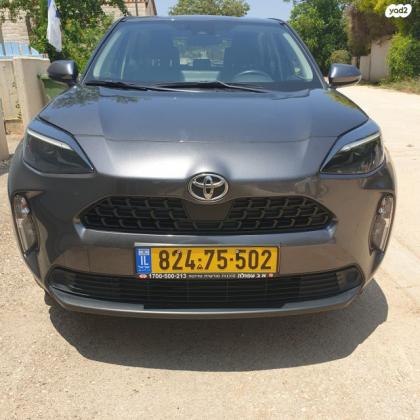 טויוטה יאריס קרוס SOL אוט' 1.5 (125 כ''ס) בנזין 2022 למכירה ברעננה