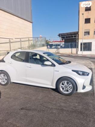 טויוטה יאריס הייבריד Style אוט' 1.5 (92 כ"ס) בנזין 2021 למכירה בבאר שבע