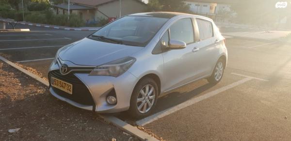 טויוטה יאריס Sky אוט' 1.3 (99 כ"ס) בנזין 2015 למכירה בעפולה