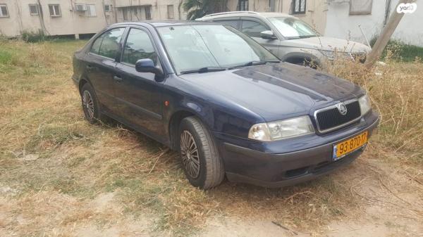 סקודה אוקטביה Ambiente הצ'בק אוט' 1.6 (100 כ''ס) בנזין 2000 למכירה בהרצליה