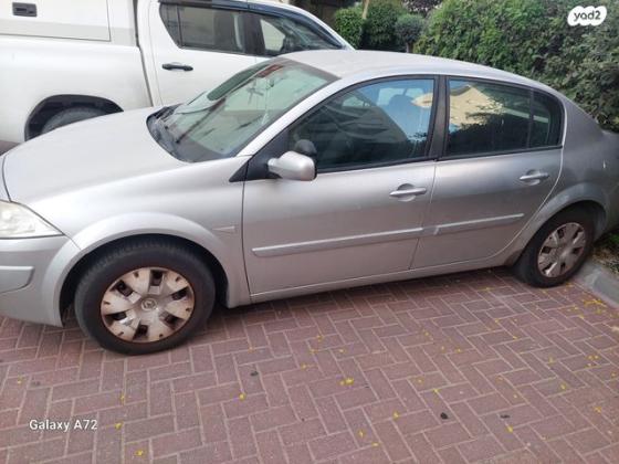רנו מגאן דור 2 (2004-2010) Business אוט' 4 דל' 1.6 (110 כ''ס) בנזין 2008 למכירה בראשון לציון