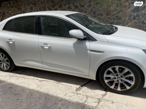 רנו מגאן גראנד קופה Intense אוט' דיזל 1.5 (110 כ"ס) דיזל 2018 למכירה במגדל