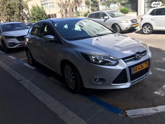 פורד פוקוס Titanium הצ'בק אוט' 2.0 (170 כ''ס) בנזין 2012 למכירה בחיפה