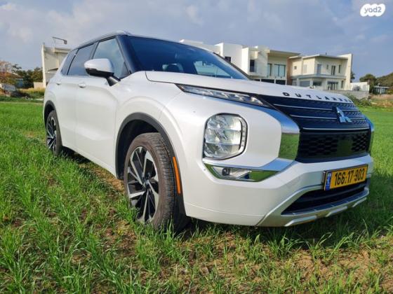 מיצובישי אאוטלנדר Luxury TTH אוט' 7 מק' 2.5 (181 כ"ס) בנזין 2022 למכירה בגן יבנה