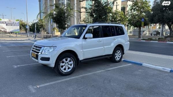 מיצובישי פג'רו ארוך 4X4 Desert אוט' דיזל 7 מק' 3.2 (200 כ"ס) דיזל 2015 למכירה בקרית אונו