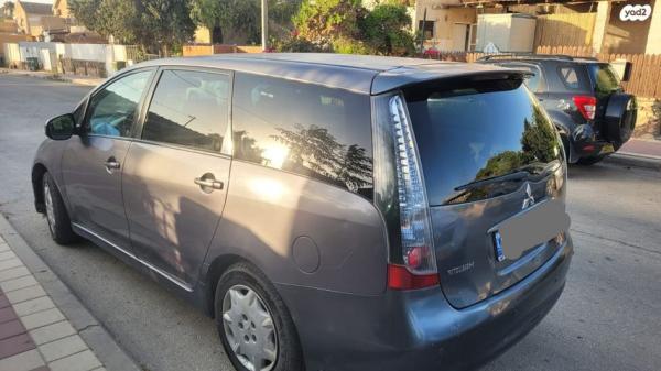 מיצובישי גרנדיס Executive אוט' 2.4 (165 כ"ס) בנזין 2011 למכירה בערד
